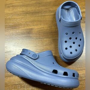 Crocs Unisex M 7 W 9 Crush ‘Bijou Blue Platform Clog